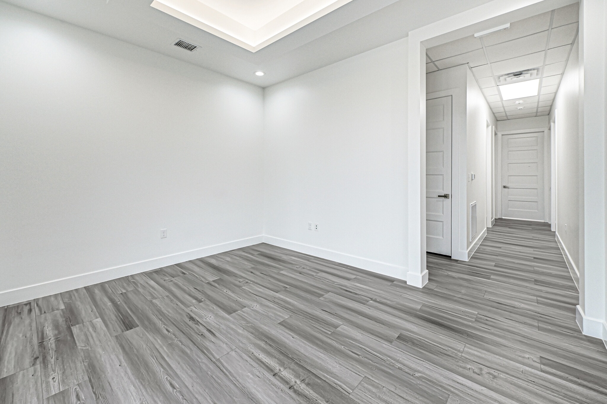 4807 Sugar Grove Blvd, Stafford, TX for lease Interior Photo- Image 1 of 15