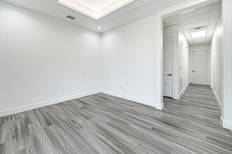 4807 Sugar Grove Blvd, Stafford, TX for lease Interior Photo- Image 1 of 15