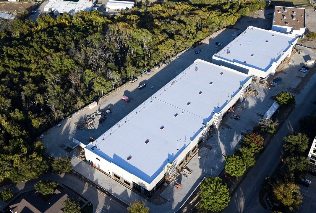 420 Oakbend Dr, Lewisville, TX for sale Interior Photo- Image 1 of 4