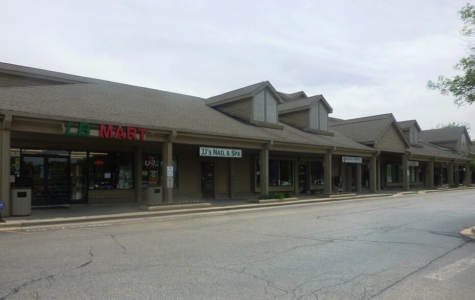 5035-5075 Shoreline Rd, Lake Barrington, IL for lease - Building Photo - Image 1 of 13