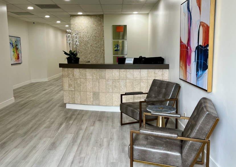 4930 Campus Dr, Newport Beach, CA for lease - Lobby - Image 2 of 7