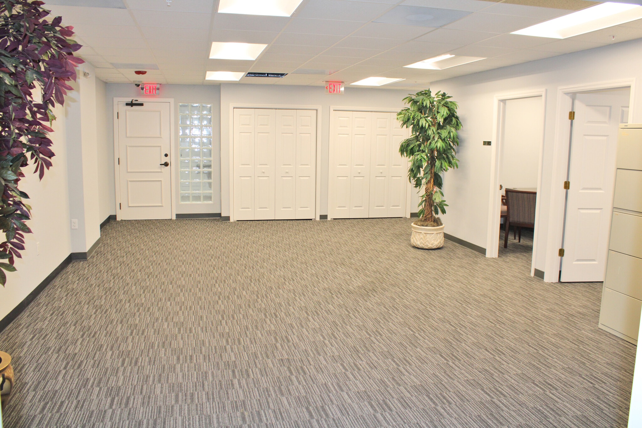 2400 Tamiami Trl N, Naples, FL for lease Interior Photo- Image 1 of 7