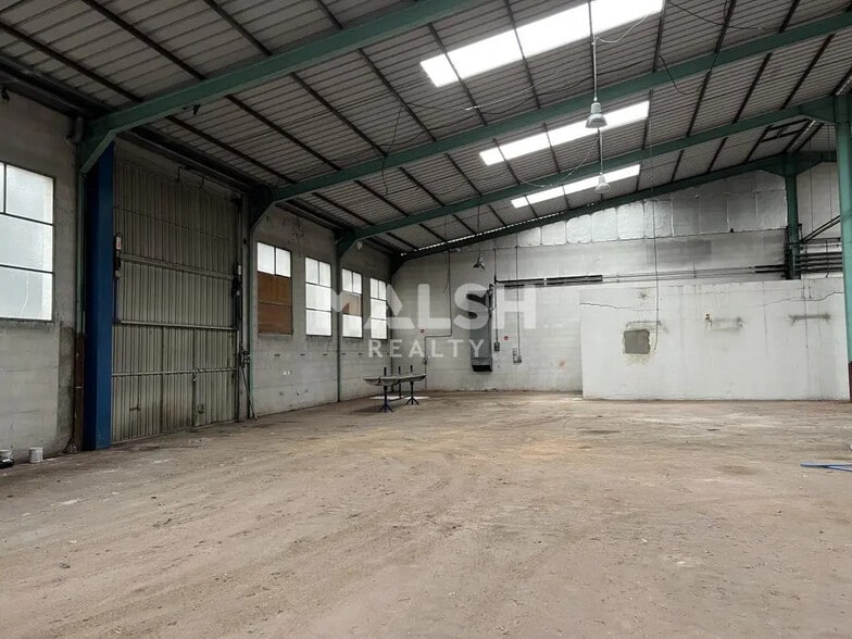 Retail in Lyon for lease - Interior Photo - Image 2 of 4