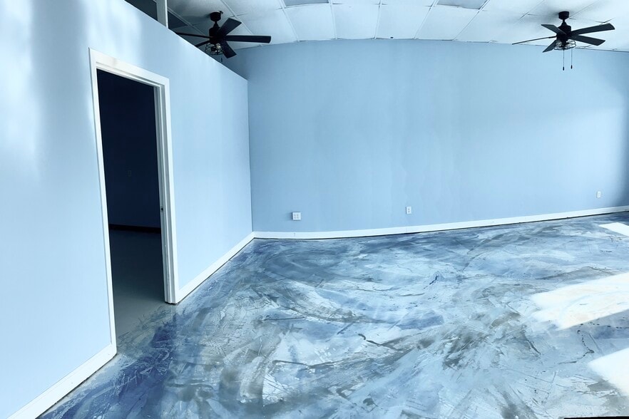 1562 Akron Peninsula Rd, Akron, OH for lease - Building Photo - Image 3 of 6