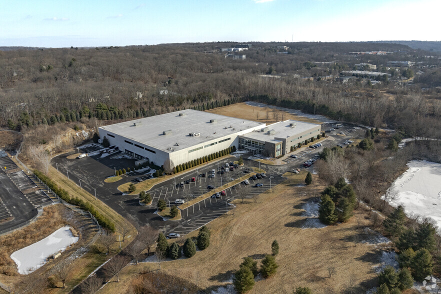 7 Victoria Dr, Monroe, CT for lease - Building Photo - Image 3 of 5