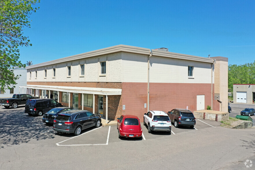 441-445 NW Old Highway 8, New Brighton, MN for lease - Building Photo - Image 1 of 15