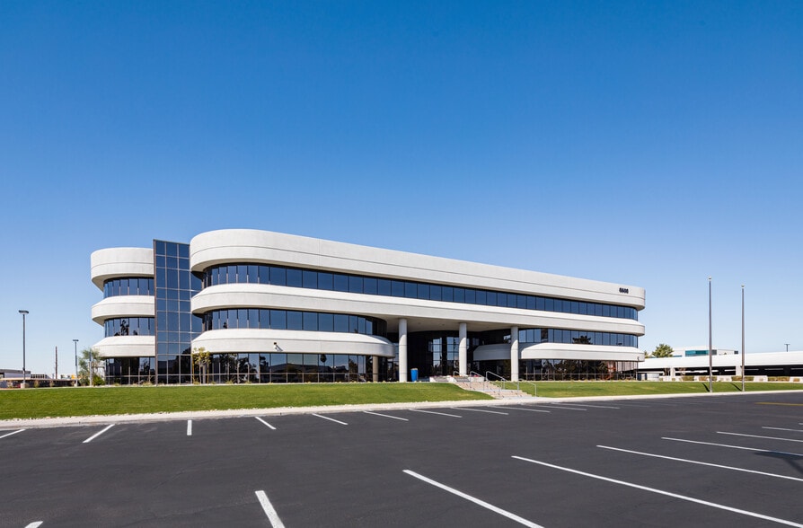 8900 N 22nd Ave, Phoenix, AZ for lease - Building Photo - Image 2 of 15