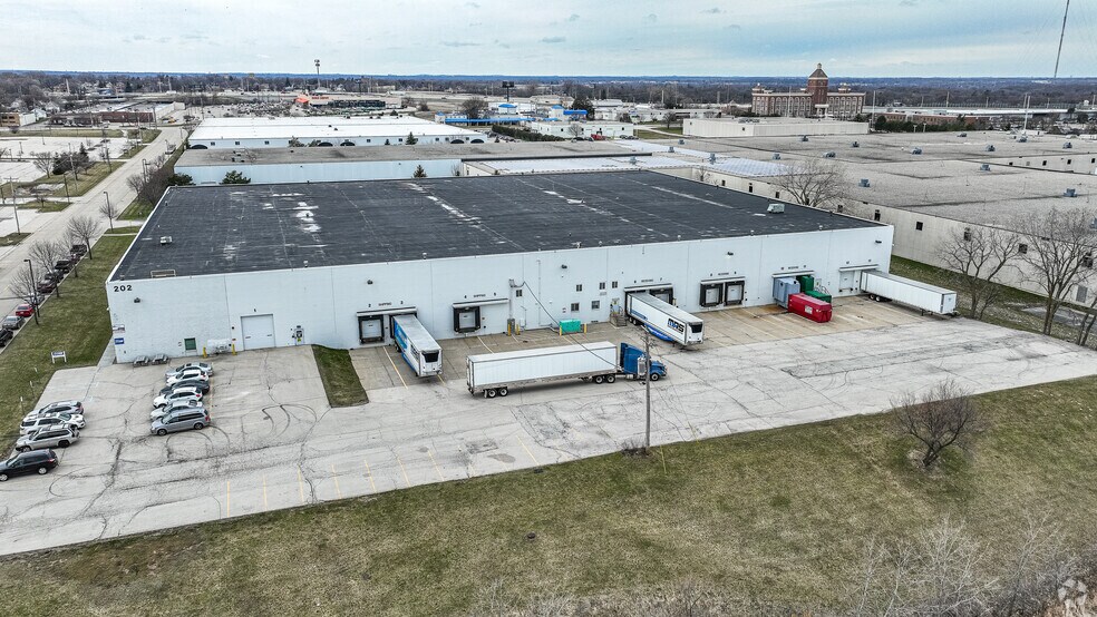 202 W Olive St, Glendale, WI for sale - Primary Photo - Image 1 of 1