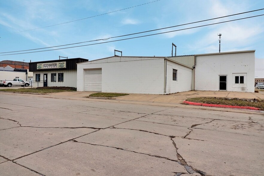 250 W 4th St, Fremont, NE for lease - Primary Photo - Image 1 of 17