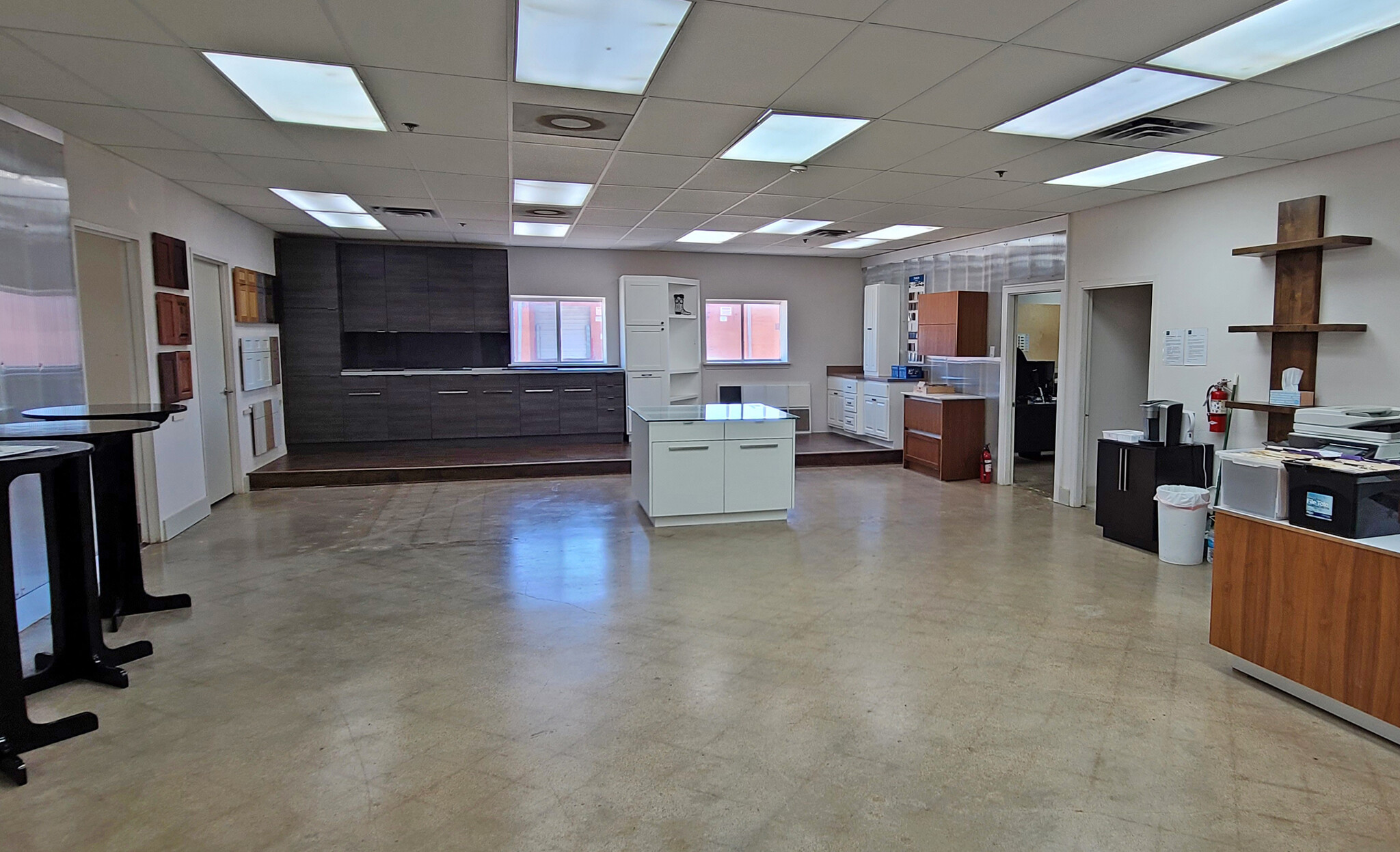 8221 Chancellor Row, Dallas, TX for lease Interior Photo- Image 1 of 12