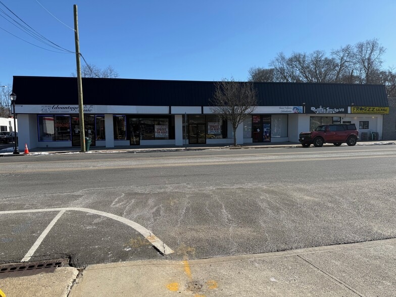 419-437 Hawkins Ave, Ronkonkoma, NY for lease - Building Photo - Image 3 of 9