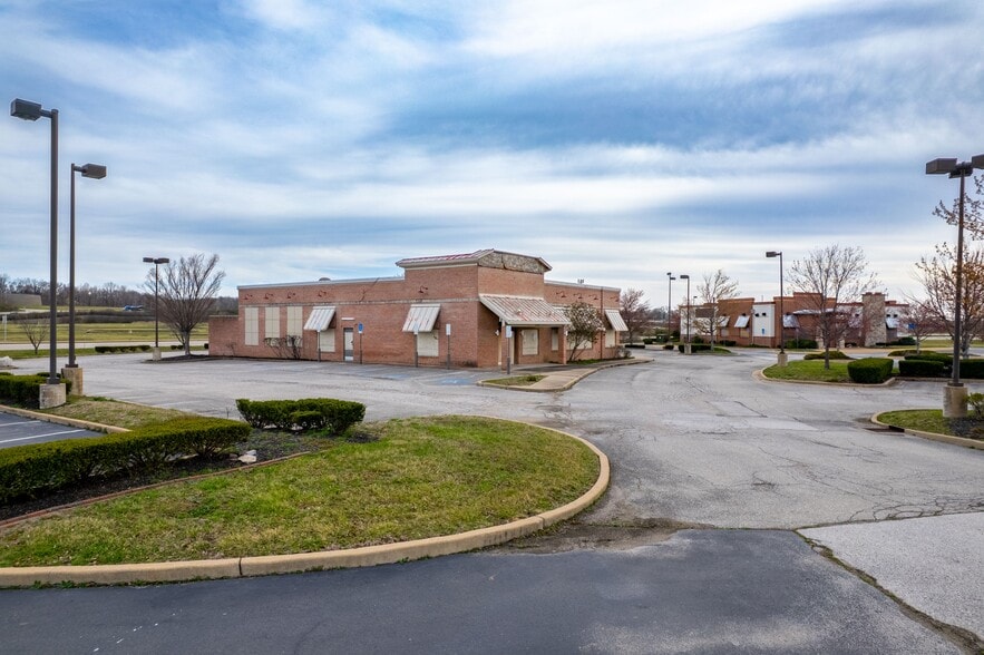5546 St Louis Mills Blvd, Hazelwood, MO for lease - Building Photo - Image 2 of 9