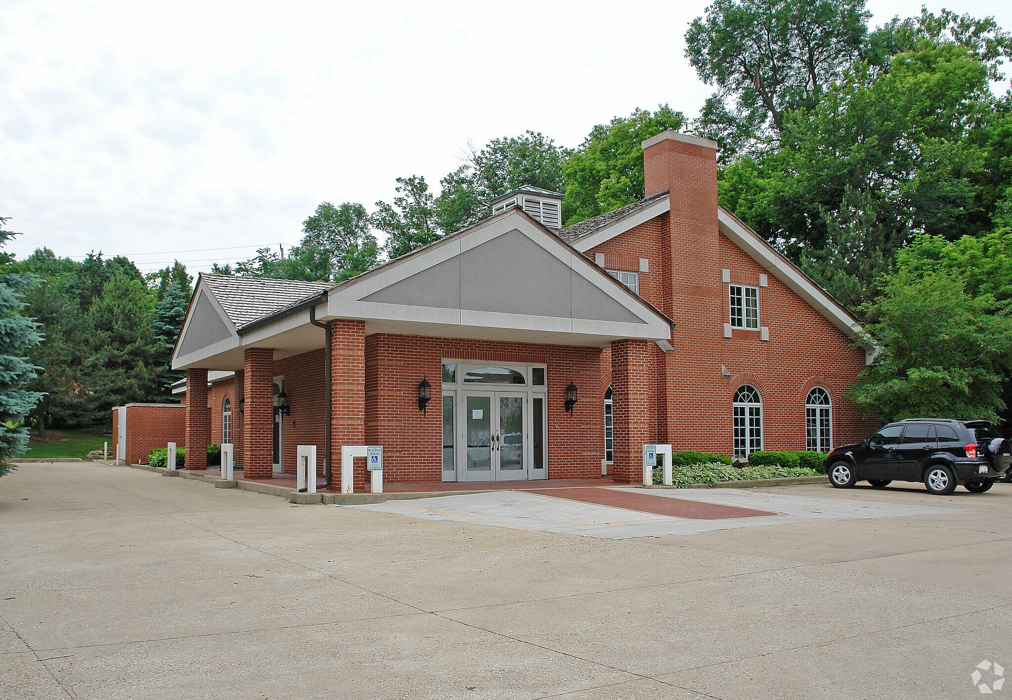 13035 W Bluemound Rd, Brookfield, WI for sale Primary Photo- Image 1 of 1
