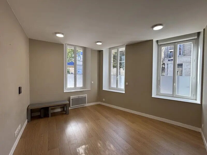 Office in Bordeaux for sale Interior Photo- Image 1 of 5
