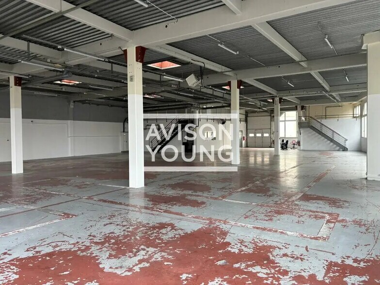 Flex in Aubervilliers for lease - Interior Photo - Image 3 of 10