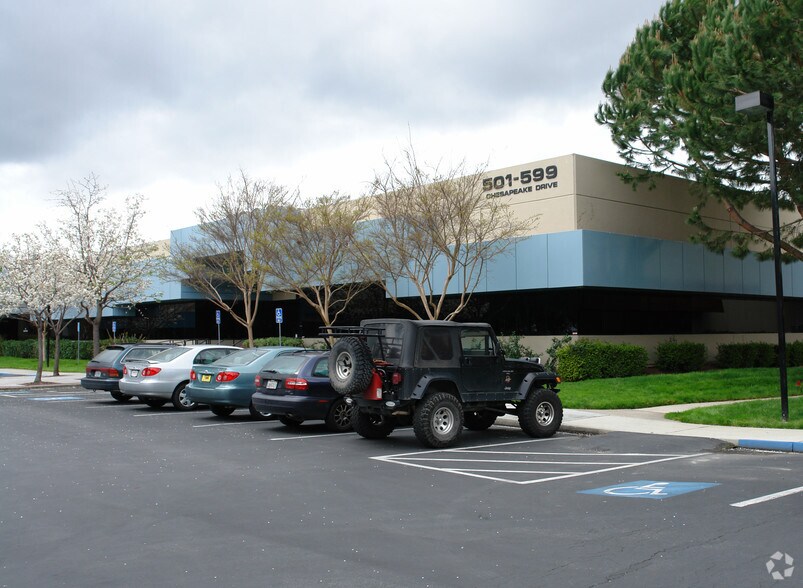 501-575 Chesapeake Dr, Redwood City, CA for lease - Building Photo - Image 1 of 3