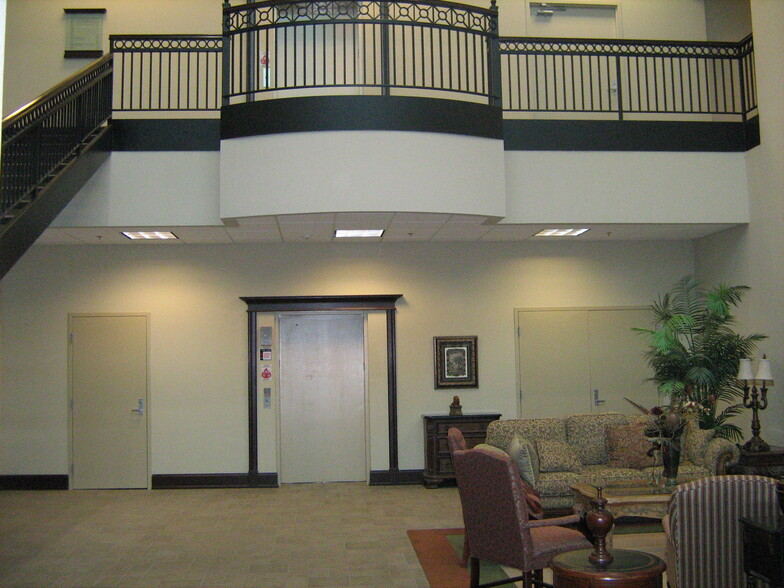 1141 E Main St, East Dundee, IL for lease - Interior Photo - Image 2 of 3