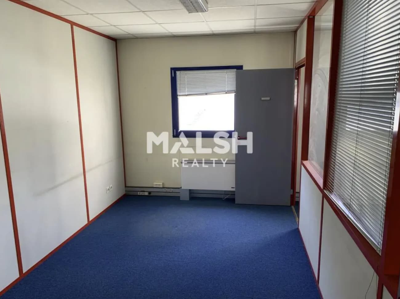 Office in Villeurbanne for lease Interior Photo- Image 1 of 7