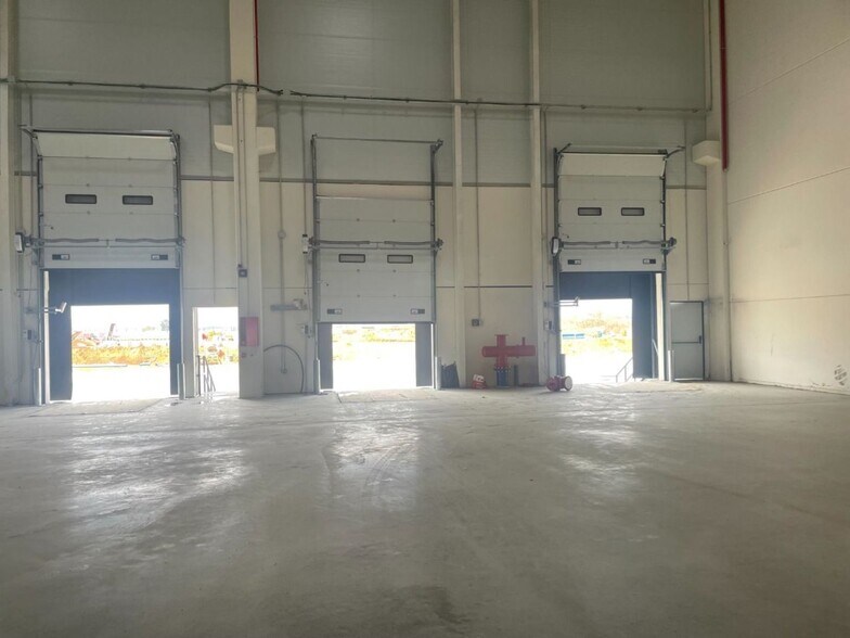 Industrial in SEVILLA for lease - Building Photo - Image 3 of 11