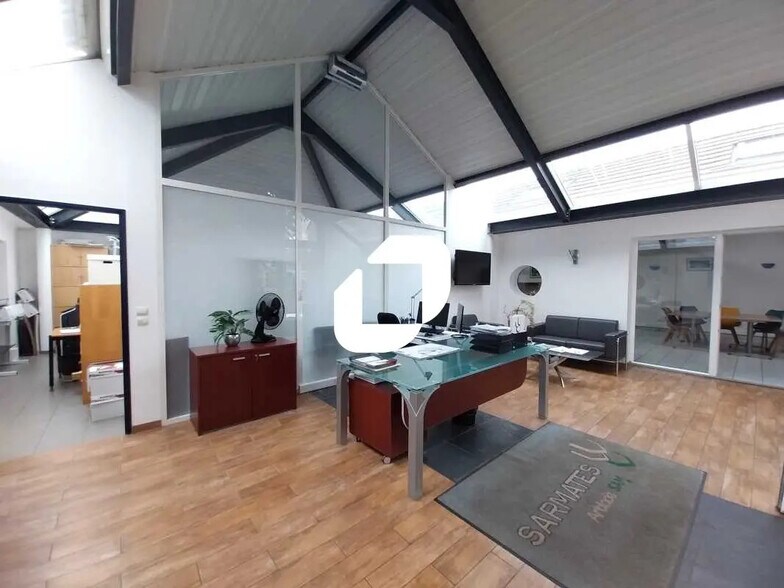 Office in Tacoignières for sale - Building Photo - Image 3 of 12