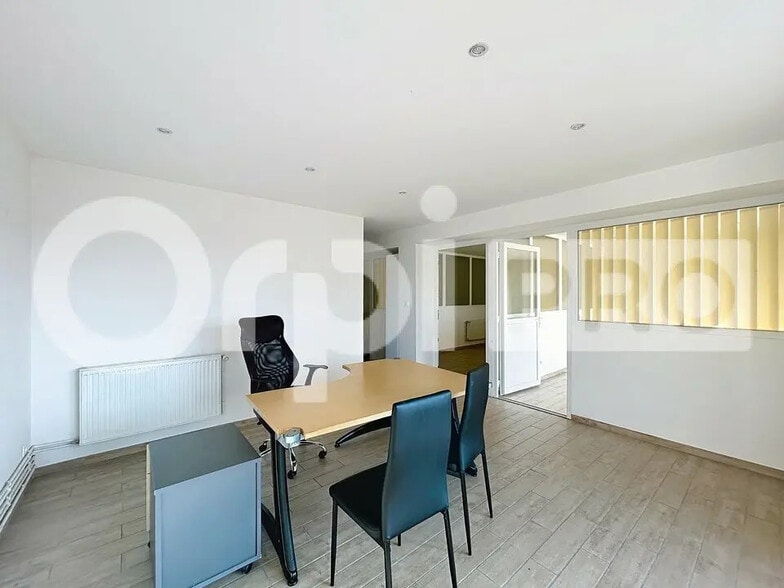 Retail in Bresles for sale - Interior Photo - Image 2 of 6