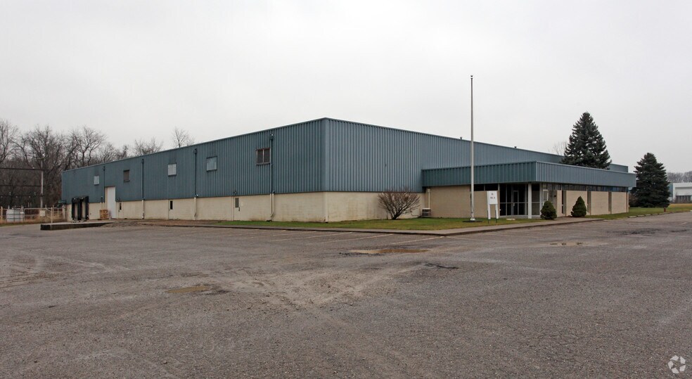 888 O'Neill Dr, Hebron, OH 43025