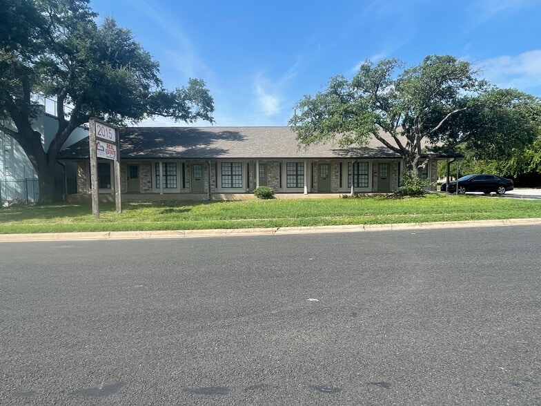 2015 Monarch Dr, Austin, TX for sale - Building Photo - Image 2 of 5