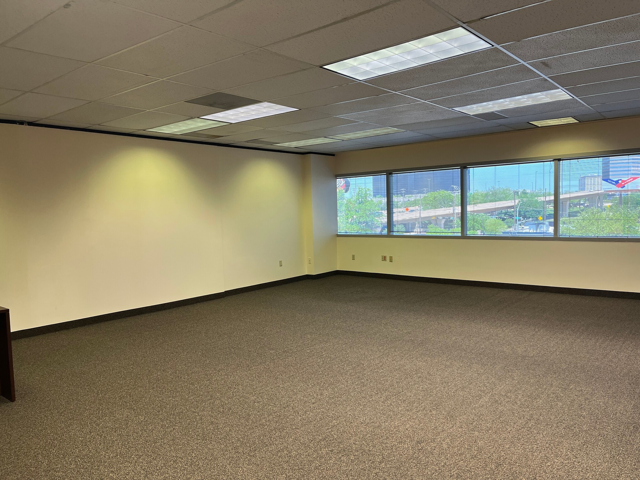 11615 Forest Central Dr, Dallas, TX for lease Interior Photo- Image 1 of 1