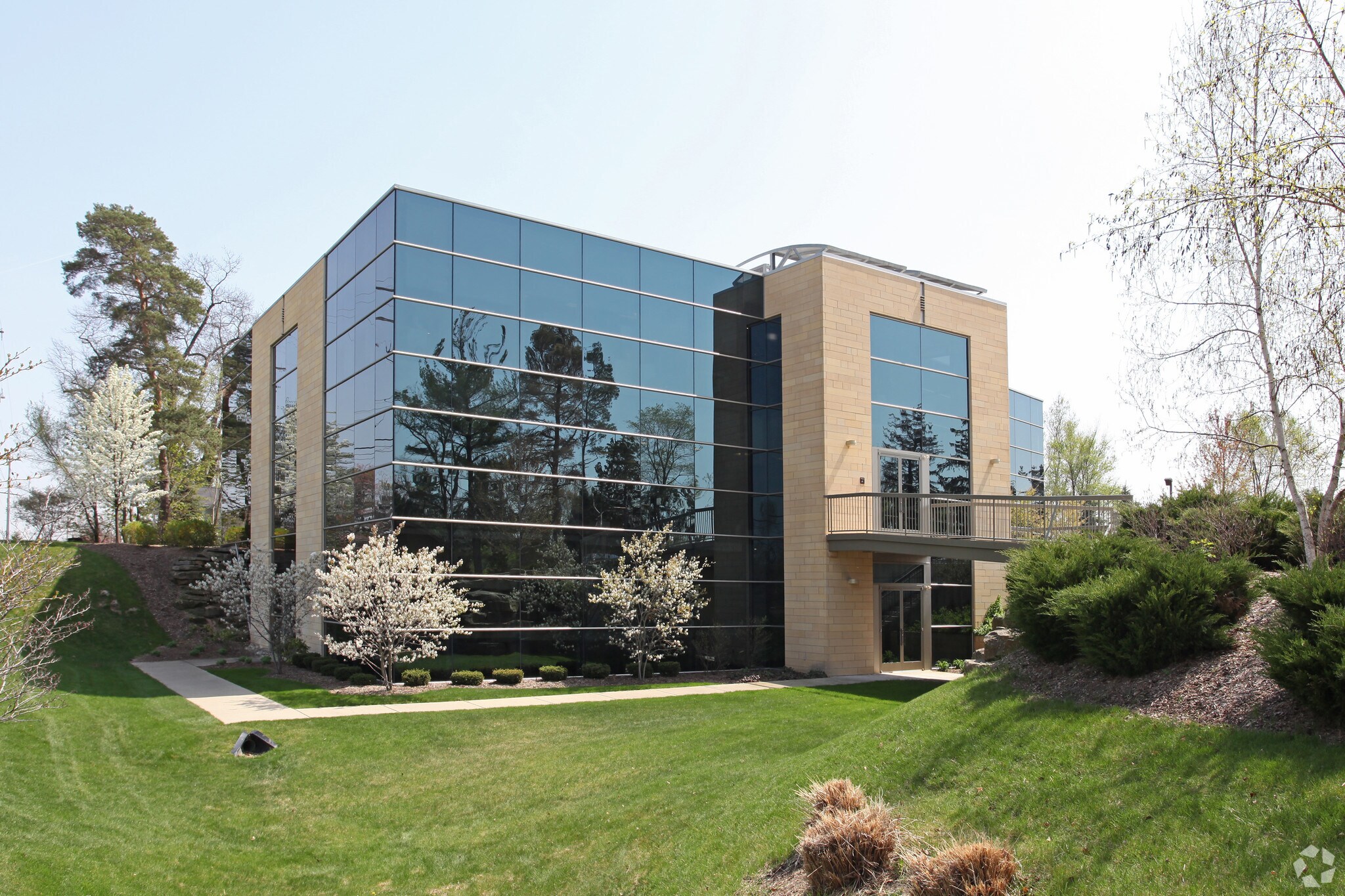 4940 Cascade Rd SE, Grand Rapids, MI for sale Primary Photo- Image 1 of 1