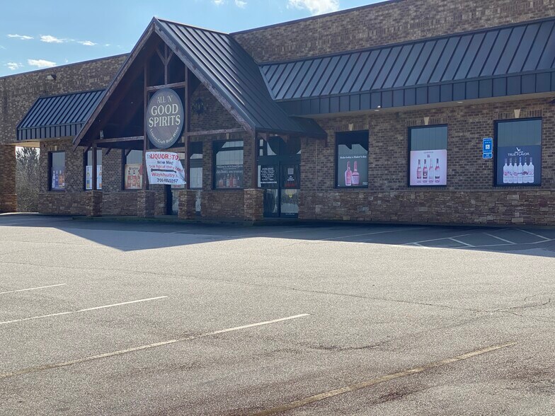 51 Point Dr, Talmo, GA 30575