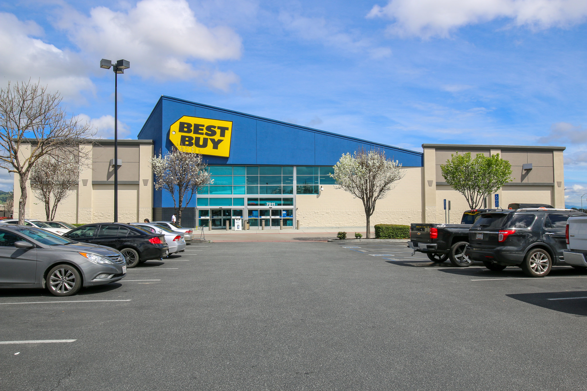 Best Buy, Gilroy, CA for sale Building Photo- Image 1 of 1