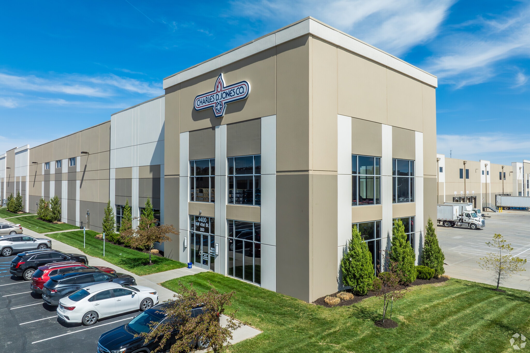 4400 NW 41st St, Riverside, MO for lease Primary Photo- Image 1 of 12