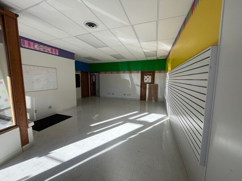 127 S Main St, Spencer, IN for sale - Interior Photo - Image 2 of 9