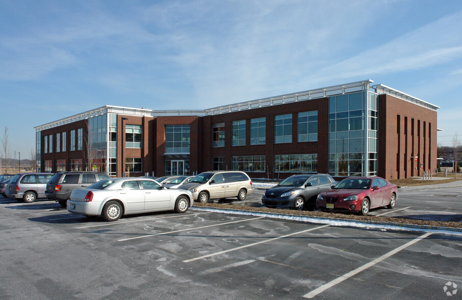 1720 Spillman Dr, Bethlehem, PA for lease - Building Photo - Image 2 of 10