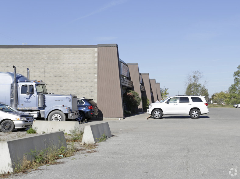 248-258 Silvercreek Pky N, Guelph, ON for lease - Building Photo - Image 2 of 6