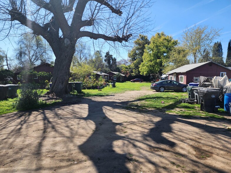 245 W Oakland St, Farmersville, CA for sale - Building Photo - Image 3 of 8