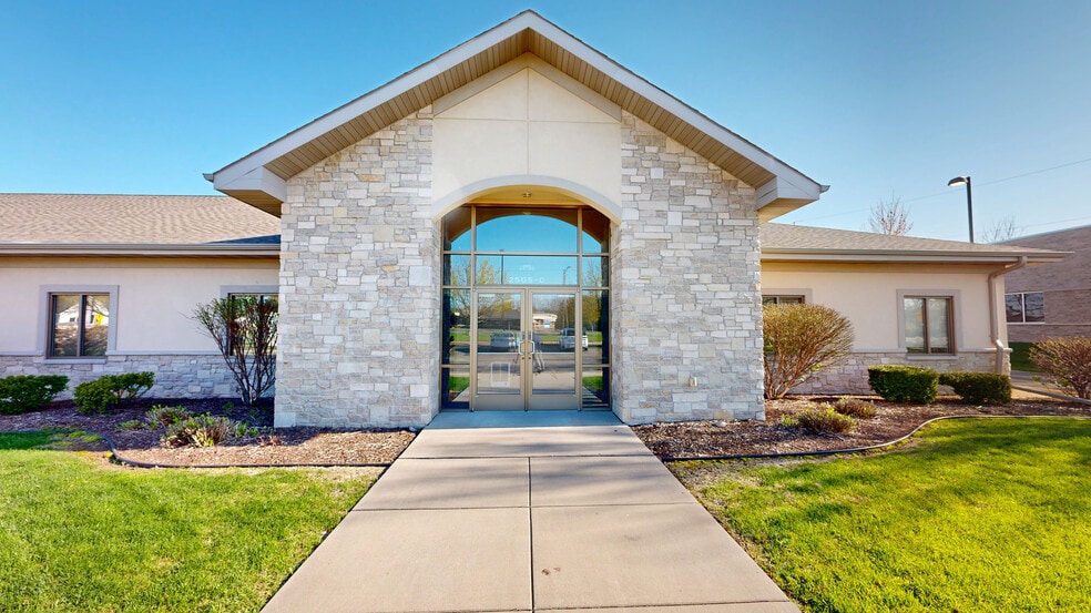 2505 E Evergreen Dr, Appleton, WI for lease - Building Photo - Image 3 of 13