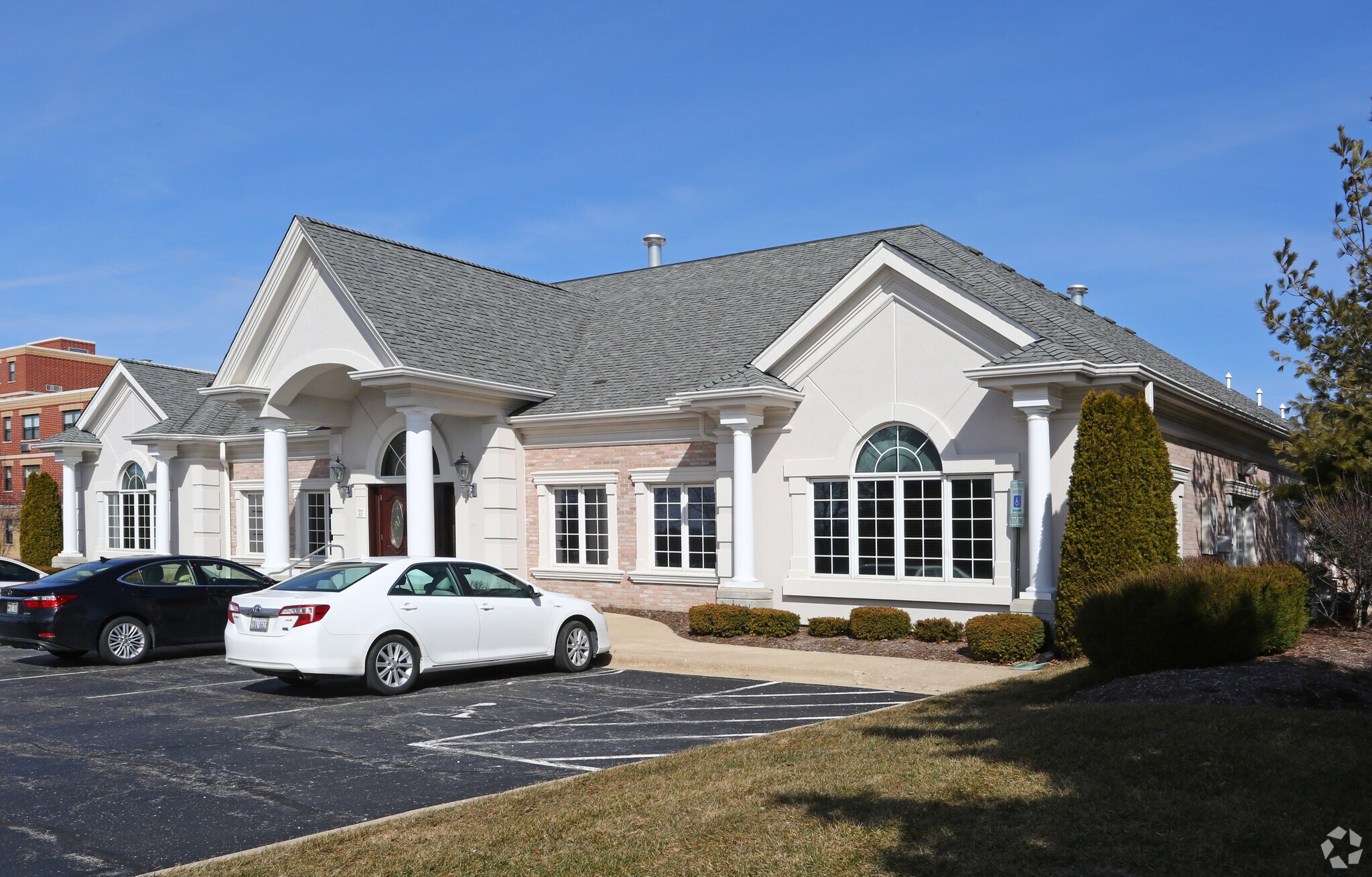 1995 W Downer Pl, Aurora, IL for sale Primary Photo- Image 1 of 1