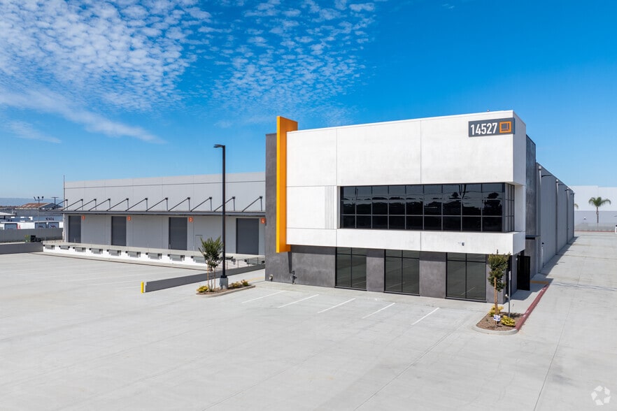 14527 S San Pedro St, Gardena, CA for lease - Building Photo - Image 1 of 7