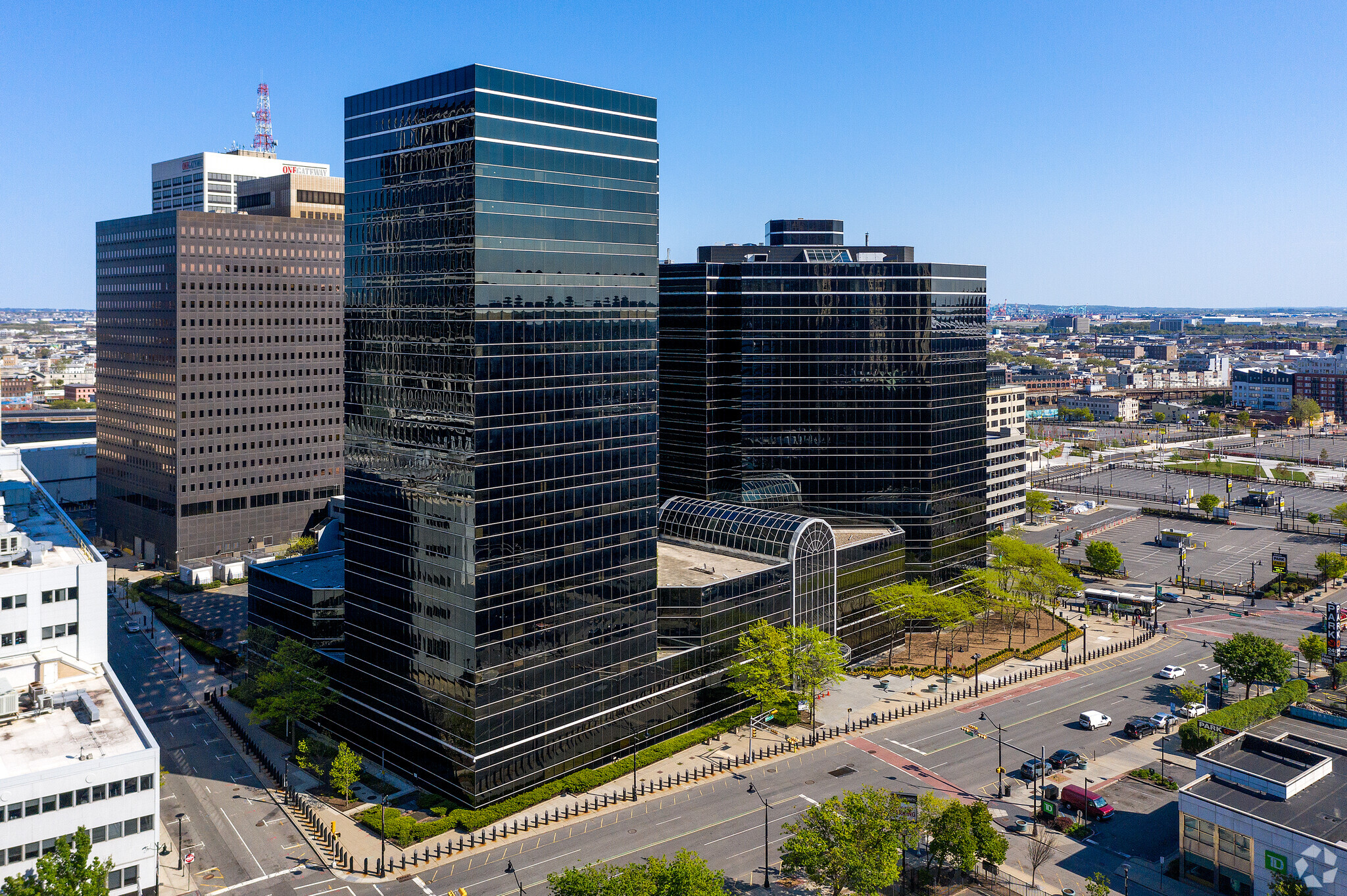 3 Gateway Ctr, Newark, NJ 07102 - Three Gateway Center | LoopNet