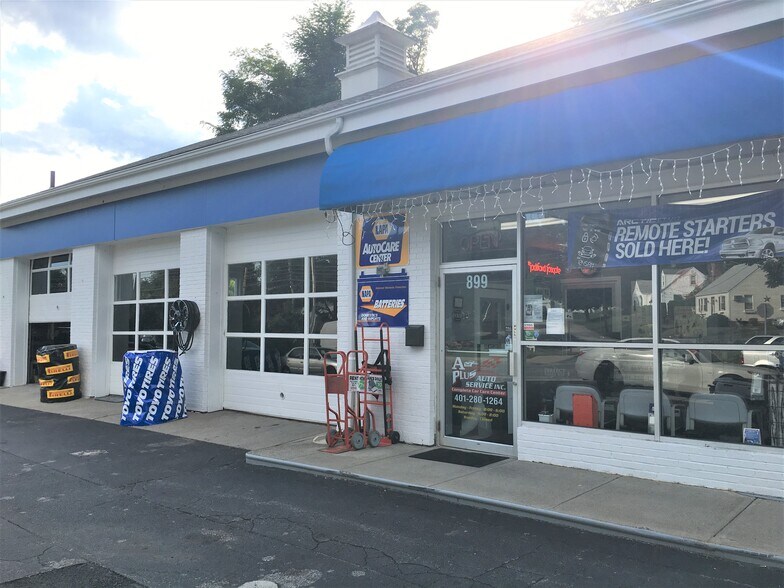 899 Pontiac Ave, Cranston, RI for sale - Building Photo - Image 1 of 1