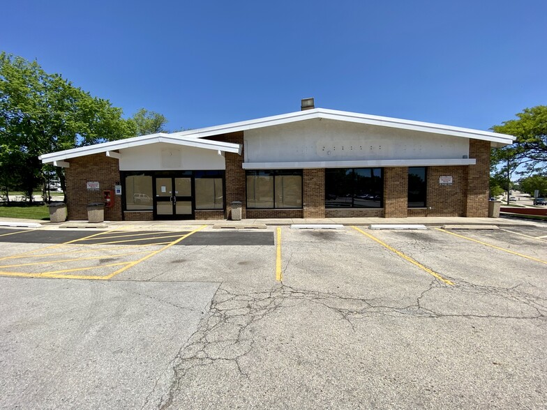 301 N Cass Ave, Westmont, IL for lease - Building Photo - Image 1 of 10