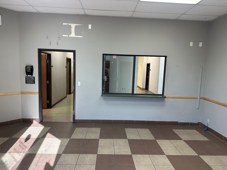 9975 S Eastern Ave, Las Vegas, NV for lease - Interior Photo - Image 2 of 8