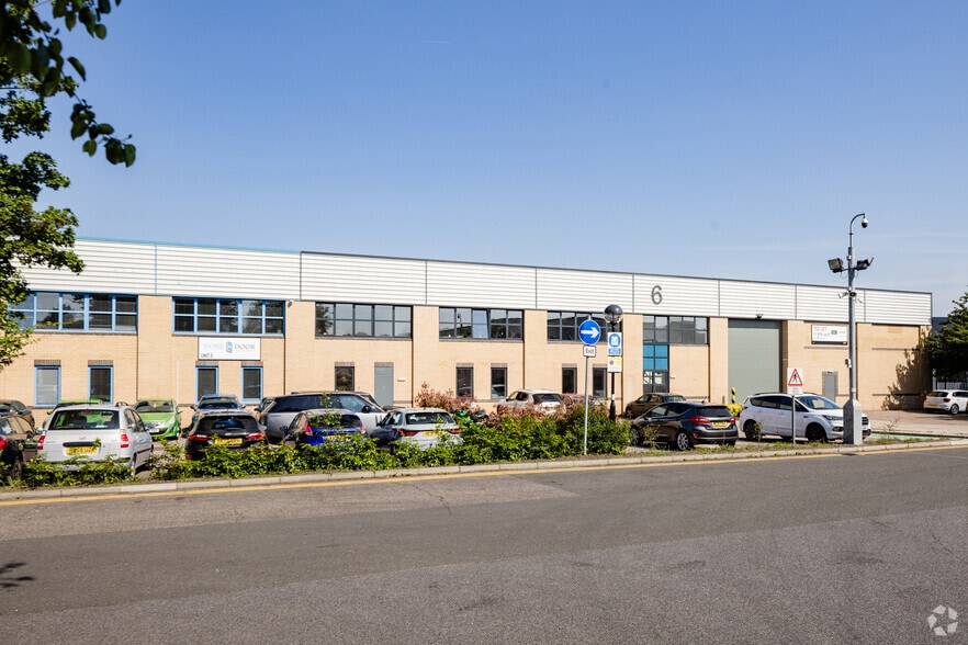 Central Way, Feltham for lease - Building Photo - Image 2 of 2