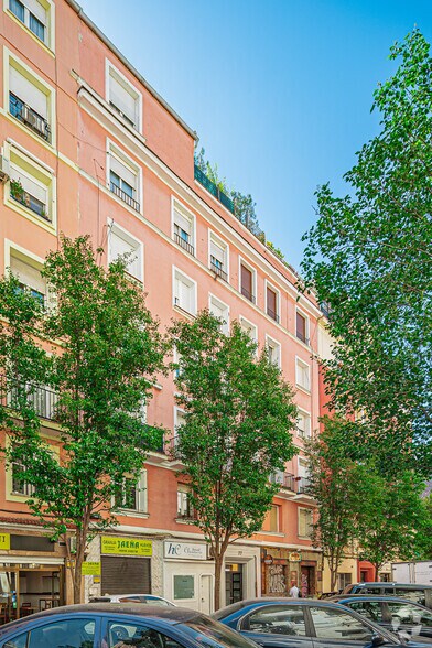 Calle Fernán González, 77, Madrid, Madrid for sale - Primary Photo - Image 1 of 1