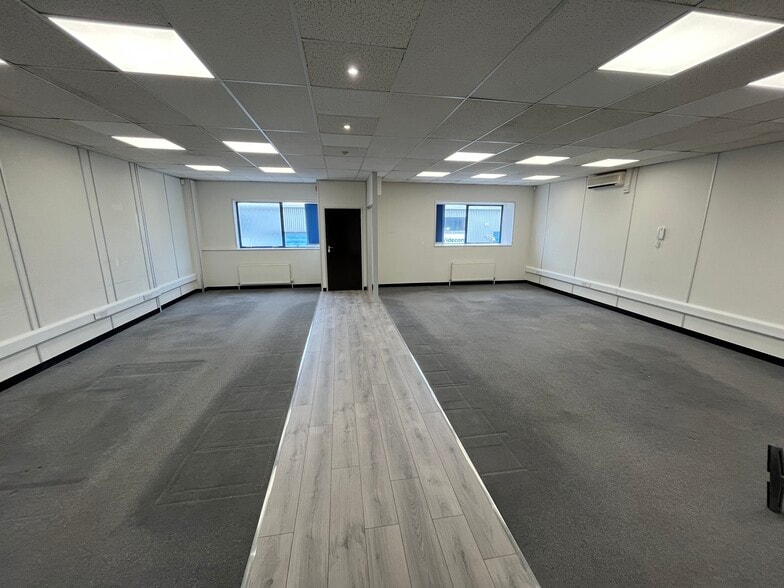 Martinfield, Welwyn Garden City for lease - Building Photo - Image 3 of 18