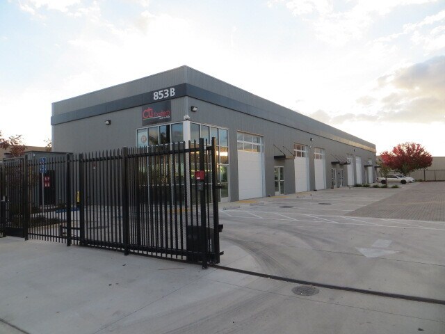 853 N Cluff, Lodi, CA for sale - Primary Photo - Image 1 of 1