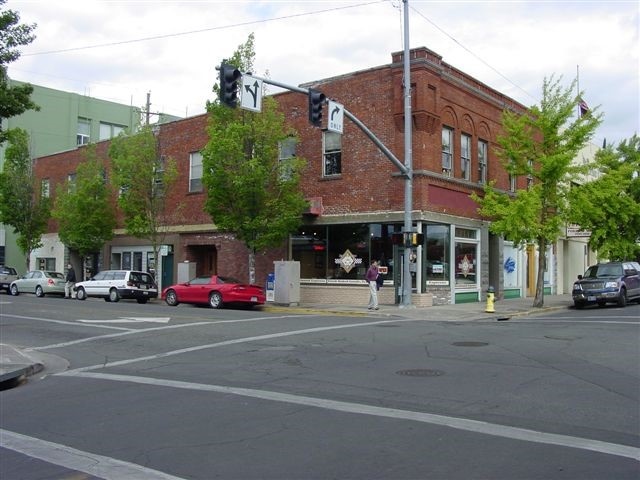 46 N Front St, Medford, OR for lease - Primary Photo - Image 1 of 11