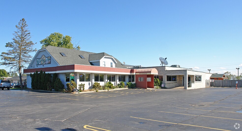 7805 S Loomis Rd, Wind Lake, WI, 53185 Restaurant Property For Sale