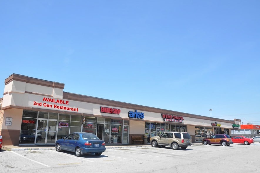 1000-1012 Webb Chapel Rd, Carrollton, TX for lease - Building Photo - Image 3 of 5
